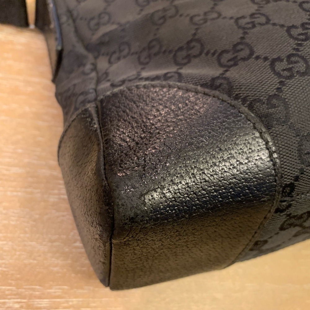 Gucci Black Monogram Messenger Bag - Picture 14 of 16